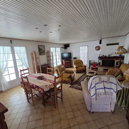 Holiday home Maison Familiale 6 Pers, Animaux Admis, Proche - Fr-1-194-434